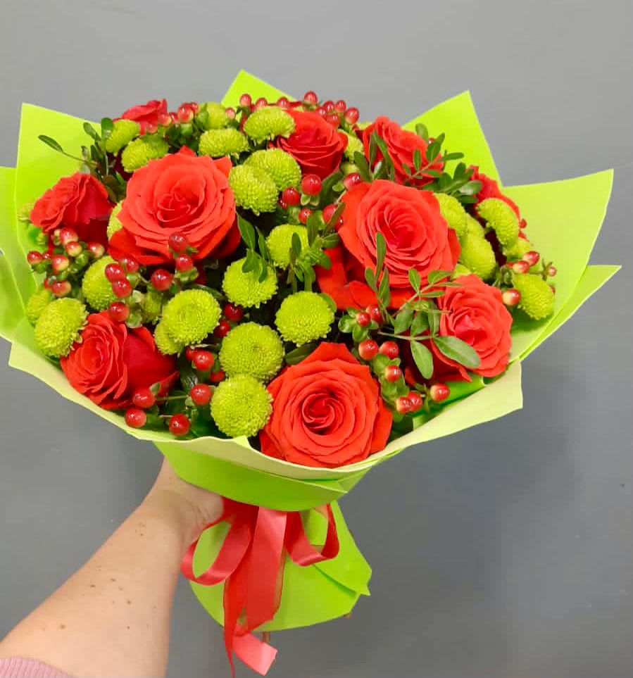 Букет цветов из: Хризантемы и Розы в Октябрьском Республики Крым