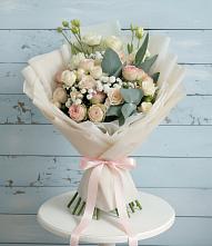 Букет цветов из:  Розы и Лизиантусы в Октябрьском Республики Крым