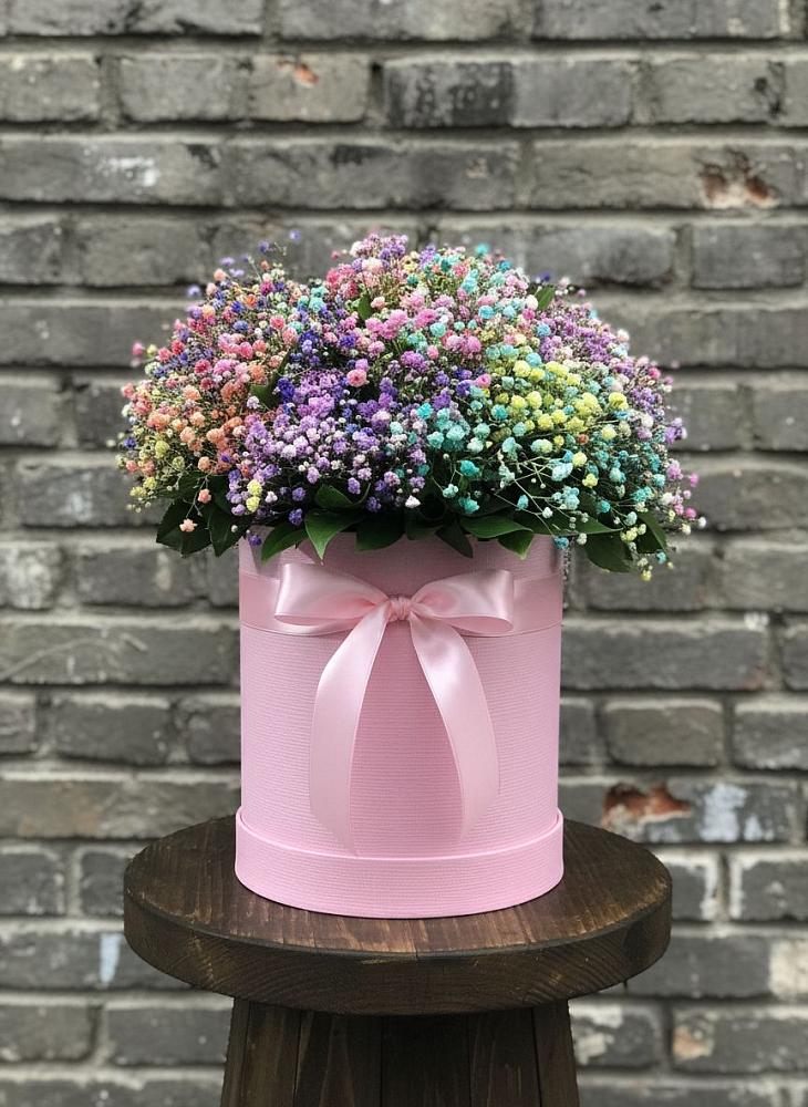 Цветочная композиция из Гипсофила и Розы в шляпной коробке в Октябрьском Республики Крым