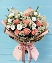 Букет цветов из:  Розы, Альстромерии и Лизиантусы в Октябрьском Республики Крым