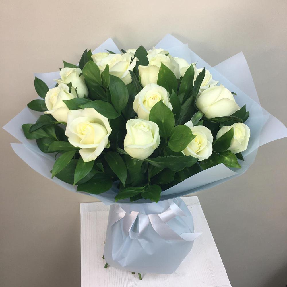 Букет 15 Белых роз Проуд в Октябрьском Республики Крым
