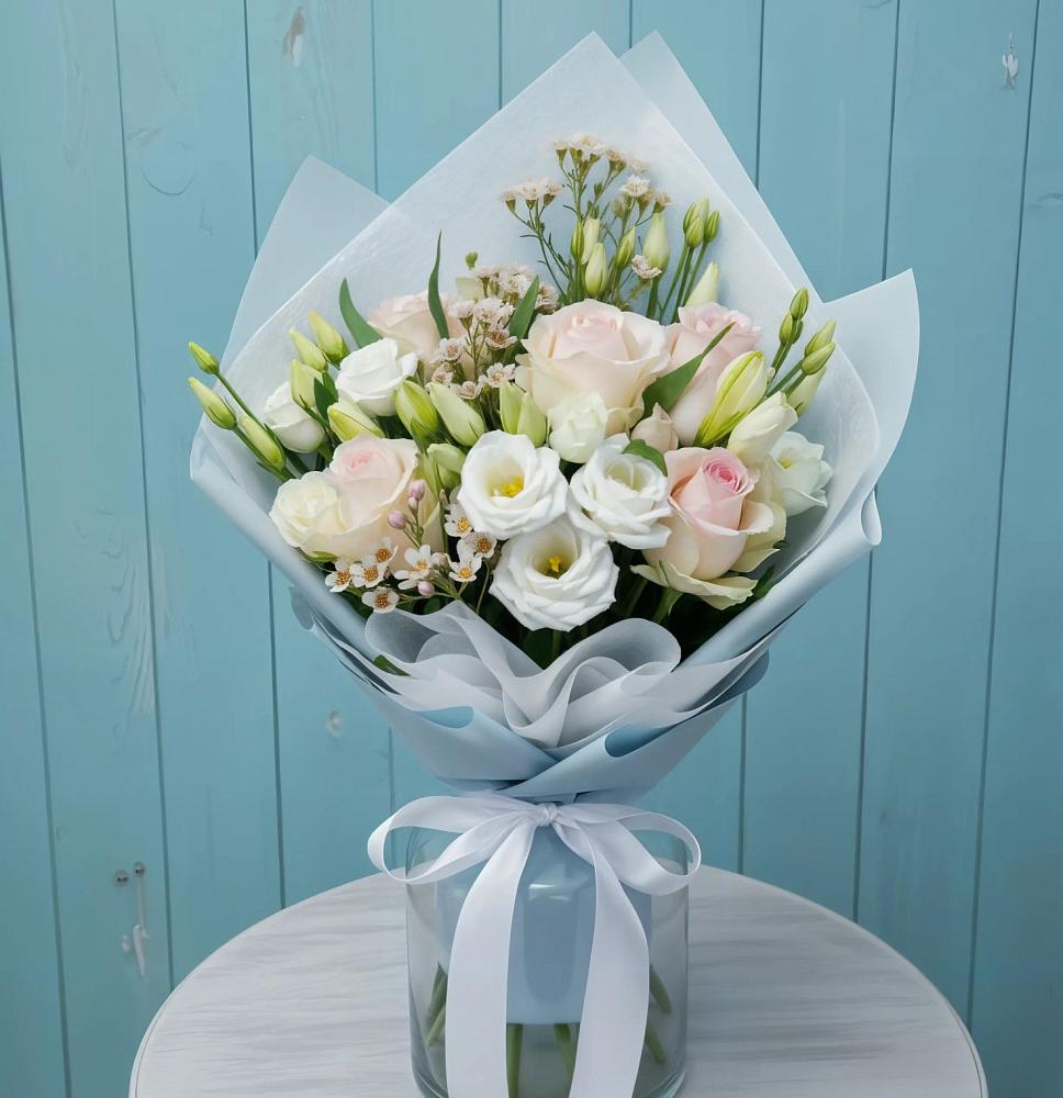 Букет цветов из: Розы и Лизиантусы в Октябрьском Республики Крым