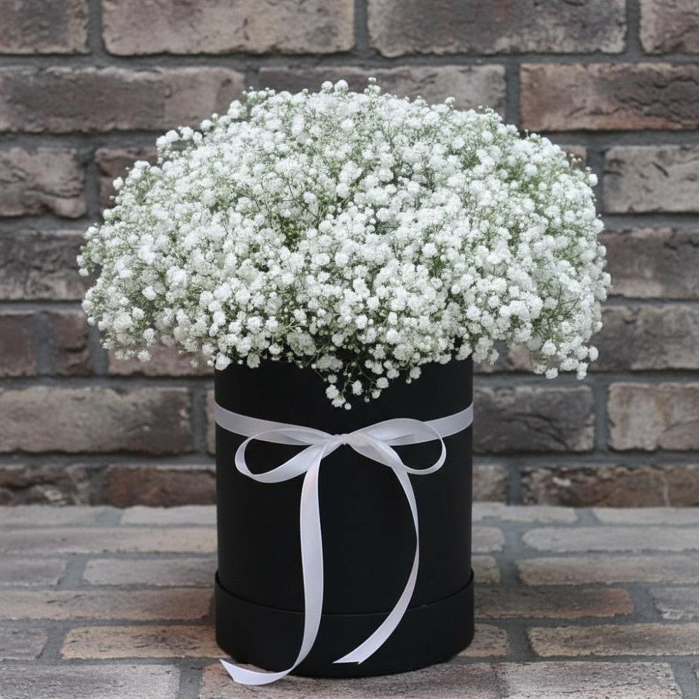 Цветочная композиция из Гипсофила в шляпной коробке в Октябрьском Республики Крым