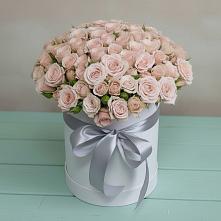 Цветочная композиция из Розы в шляпной коробке в Октябрьском Республики Крым