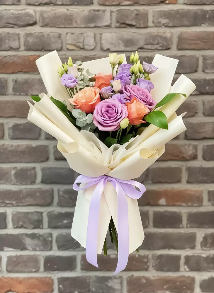 Букет цветов из: Лизиантусы и Розы в Октябрьском Республики Крым