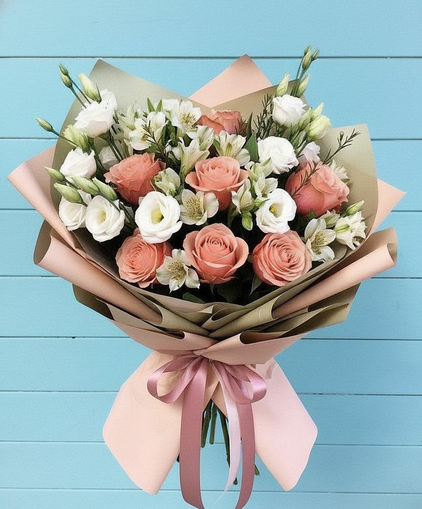 Букет цветов из: Розы, Альстромерии и Лизиантусы в Октябрьском Республики Крым