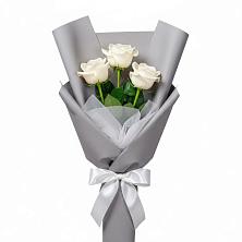 Букет 3 белые розы в Октябрьском Республики Крым