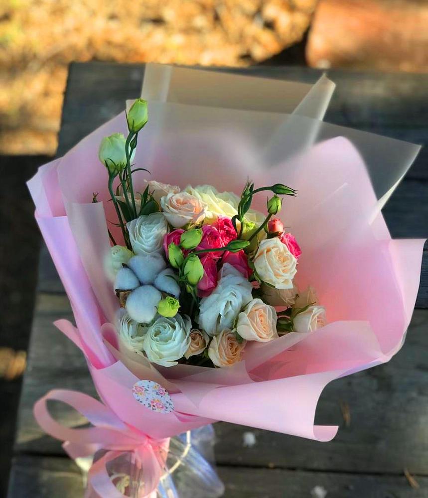 Букет цветов из: Розы и Лизиантусы в Октябрьском Республики Крым