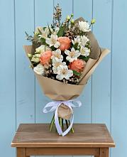 Букет цветов из:  Альстромерии, Лизиантусы, Розы и Хризантемы в Октябрьском Республики Крым