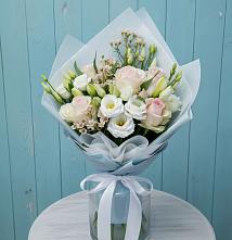 Букет цветов из:  Розы и Лизиантусы в Октябрьском Республики Крым