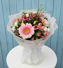 Букет цветов из:  Герберы, Альстромерии и Лизиантусы в Октябрьском Республики Крым
