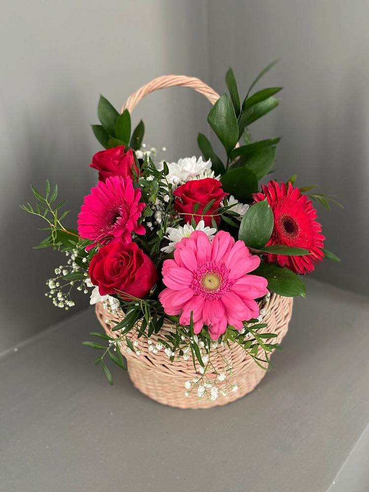 Цветочная композиция из Розы, Хризантемы и Герберы в корзине в Октябрьском Республики Крым