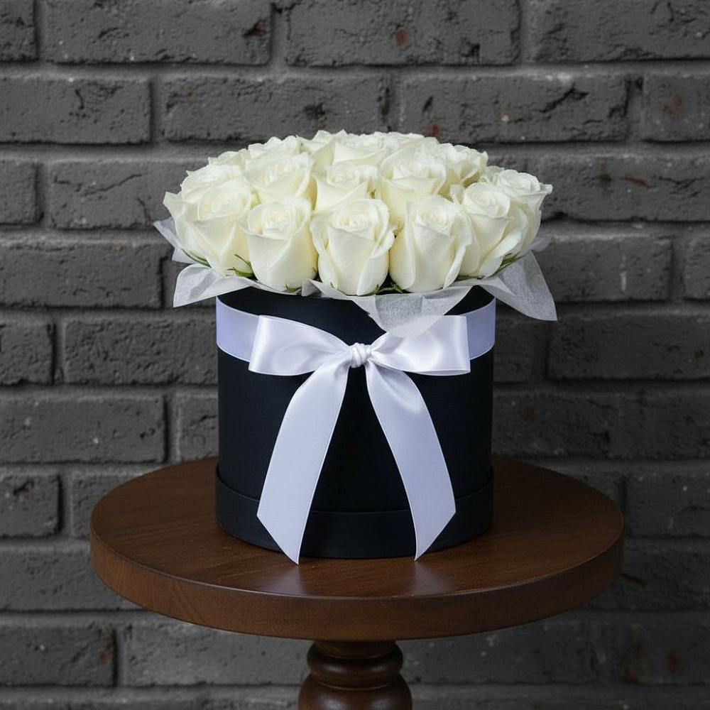 Цветочная композиция из Розы в шляпной коробке в Октябрьском Республики Крым