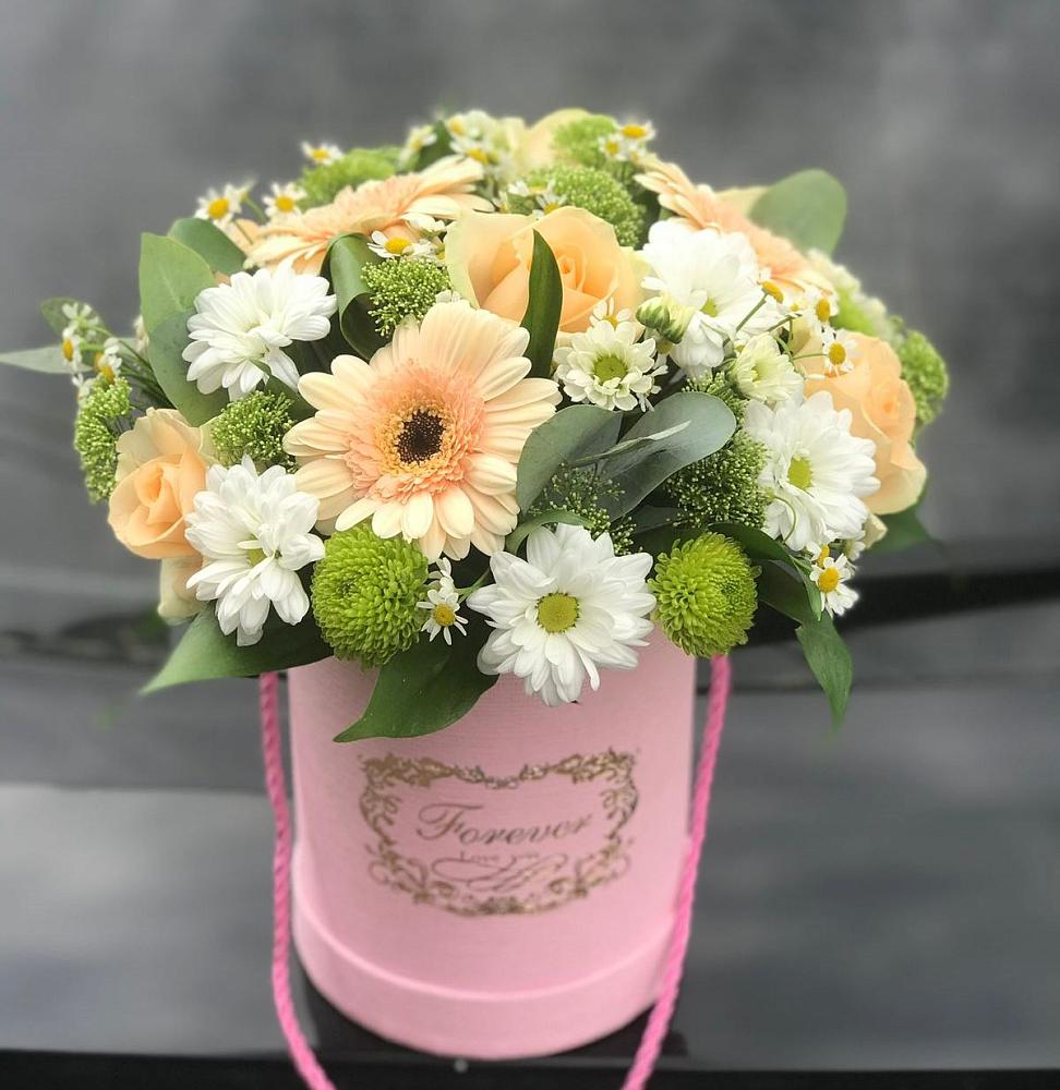 Цветочная композиция из Розы, Герберы и Хризантемы в шляпной коробке в Октябрьском Республики Крым