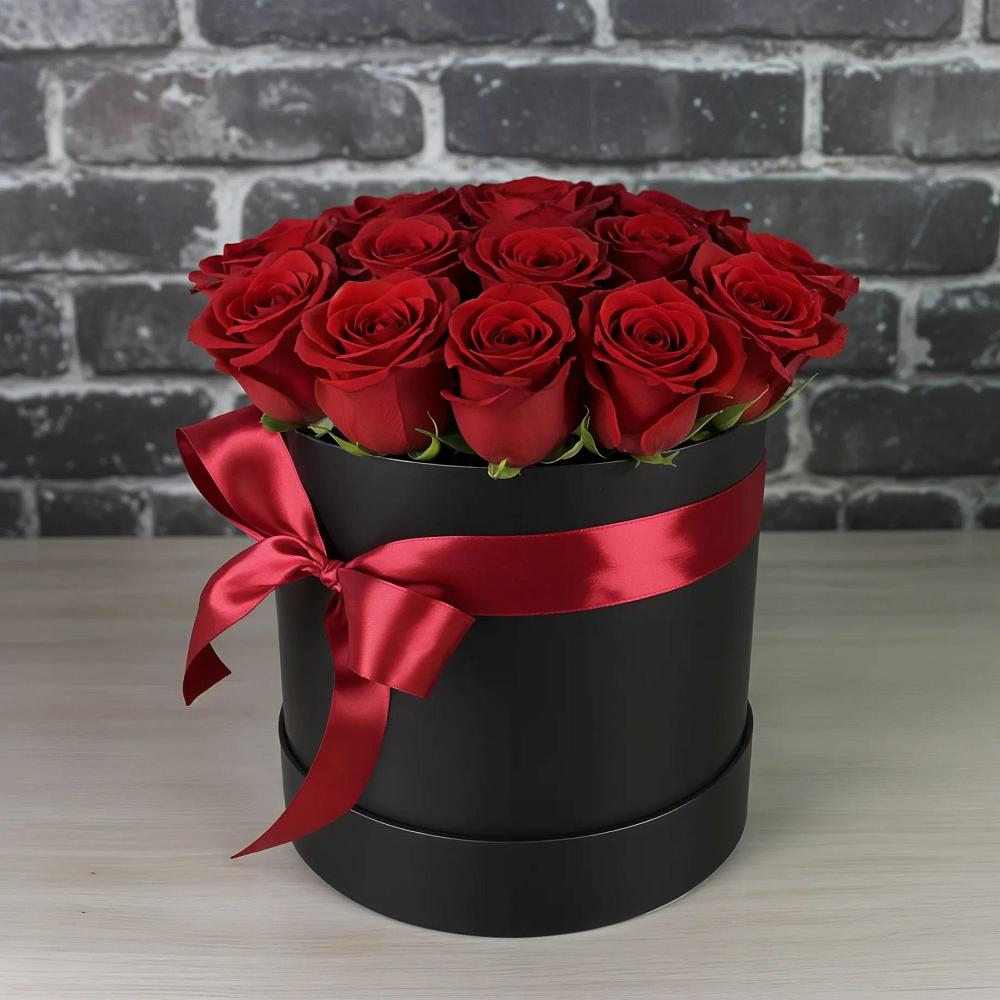 Цветочная композиция из Розы в шляпной коробке в Октябрьском Республики Крым