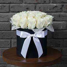 Цветочная композиция из Розы в шляпной коробке в Октябрьском Республики Крым