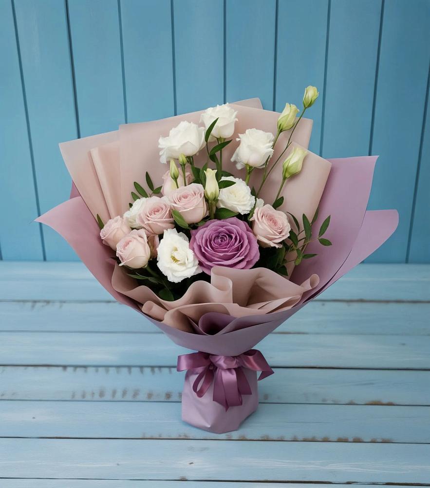 Букет цветов из: Розы и Лизиантусы в Октябрьском Республики Крым